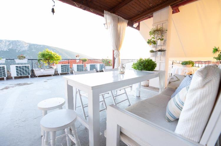 Ferienwohnung Zoes Garden Delphi Exterior foto